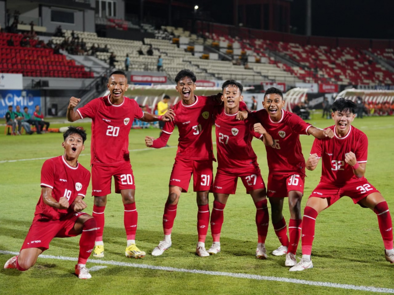 Selebrasi penggawa timnas Indonesia U17 usai mencetak gol ke gawang India dalam pertandingan persahabatan di Bali (PSSI)