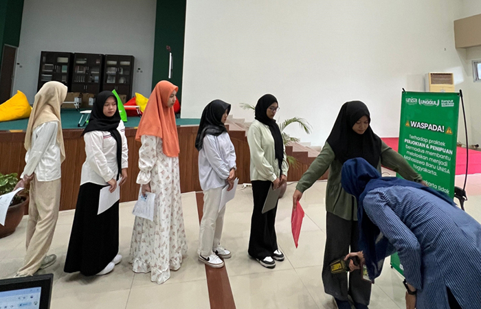 FOKUS: Peserta saat melakukan sesi pendaftaran dan tes masuk Fakultas Kedokteran Unisa Yogyakarta