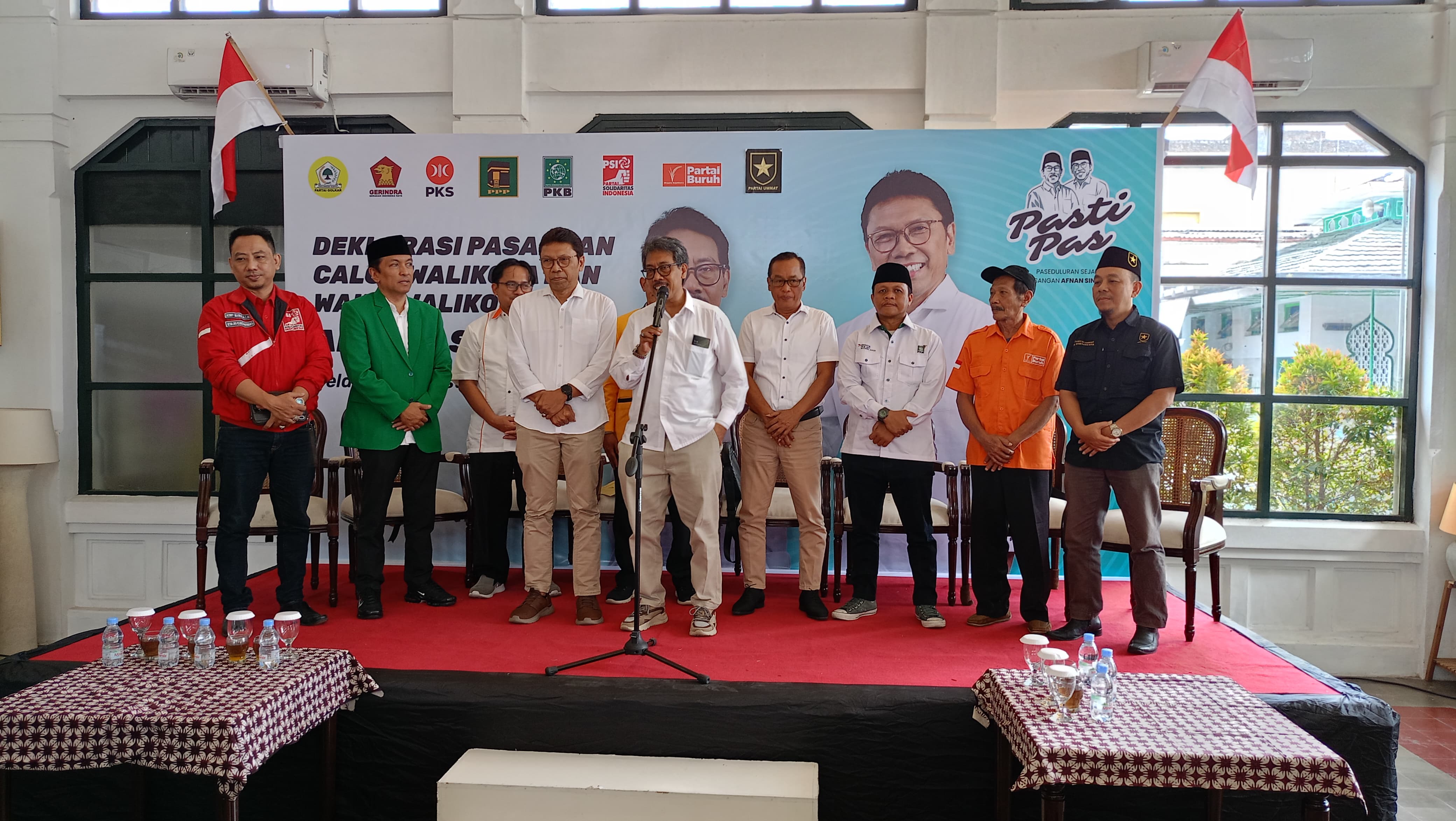 Muhammad Afnan Hadikusumo dan Singgih Raharjo saat menggelar deklarasi di Gedung Poenokawan, Selasa (27/8/2024).  (istimewa)