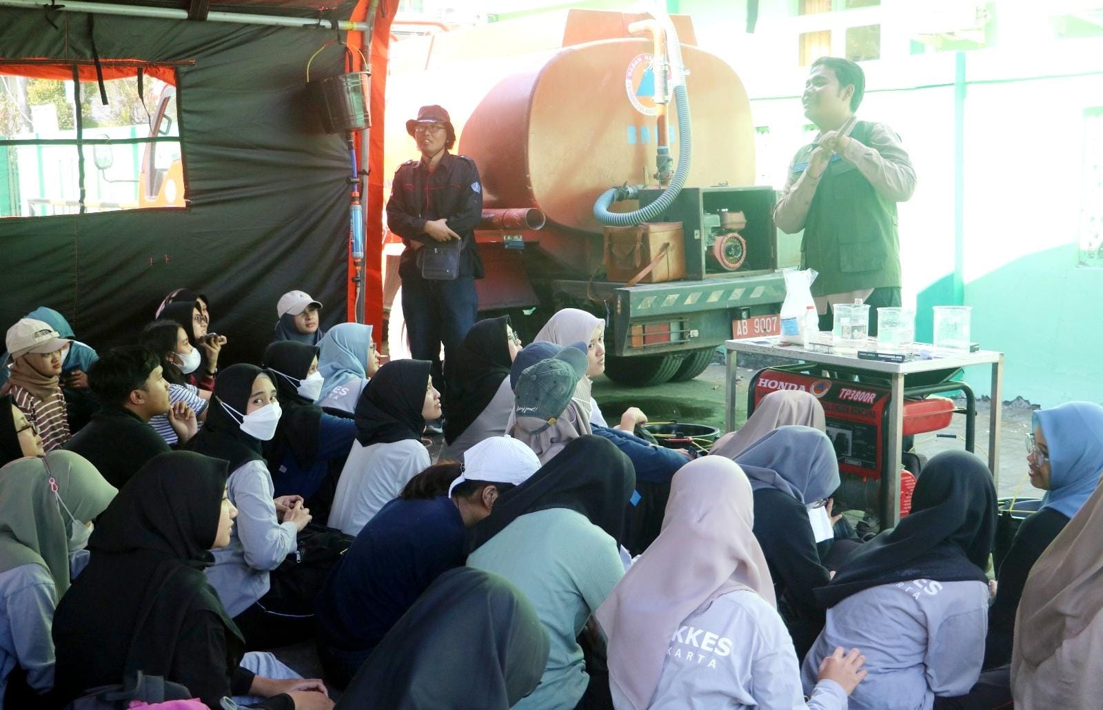 Ratusan Mahasiwa Poltekkes Kemenkes Jogja saat mengikuti pelatihan dan gladi WASH bersama BPBD Sleman akhir pekan lalu  (Doc Poltekkes Kemenkes Jogja untuk Radar Jogja)