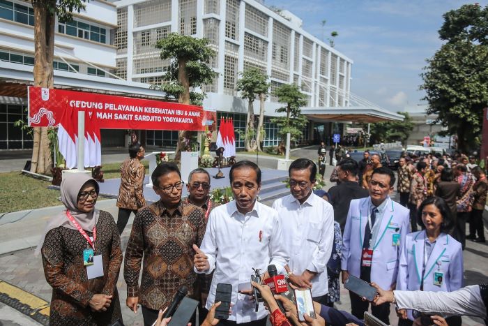 Presiden Joko Widodo saat meresmikan Gedung Pelayanan Ibu dan Anak RSUP Sardjito