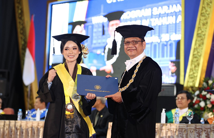 SEREMONIAL: Sesi wisuda mahasiswa program sarjana UGM yang berlangsung di Grha Sabha Pramana (GSP) (28/8).Dokumentasi UGM