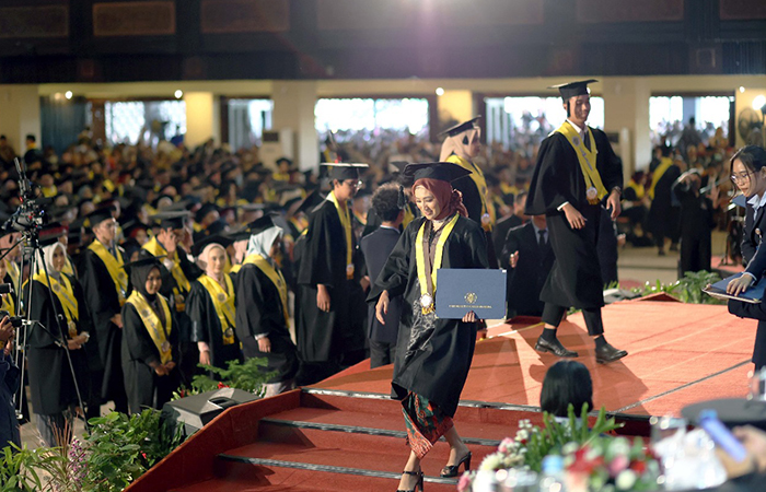 SEREMONIAL: Sesi wisuda mahasiswa program sarjana UGM yang berlangsung di Grha Sabha Pramana (GSP) (28/8).Dokumentasi UGM