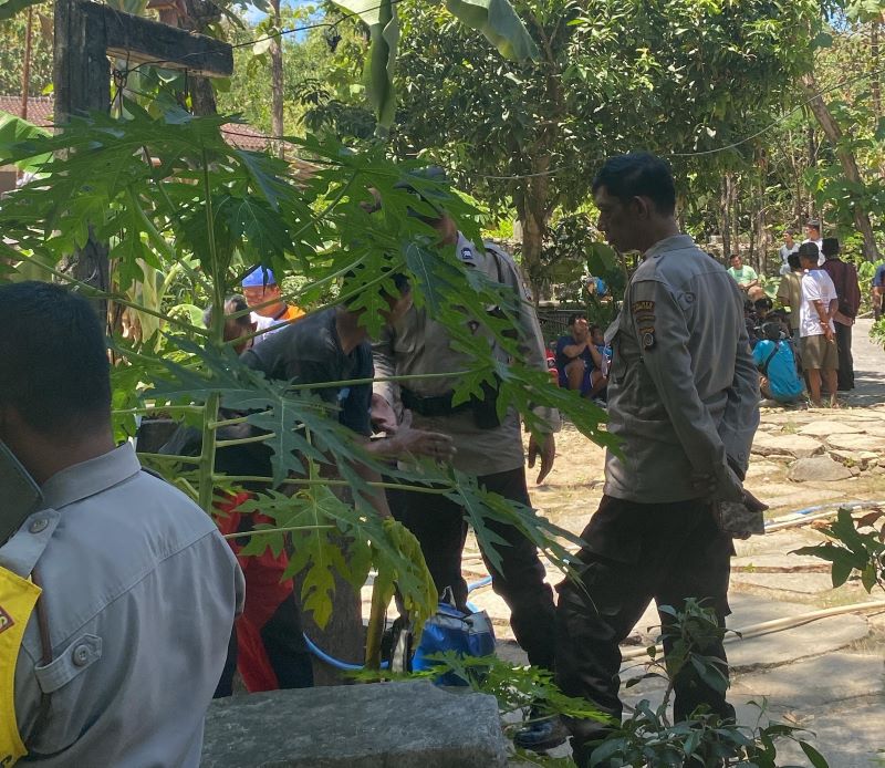 Lansia tercebur ke dalam sumur diduga telah meninggal dunia, Rabu (28/8) sekitar pukul 10.30 WIB.
