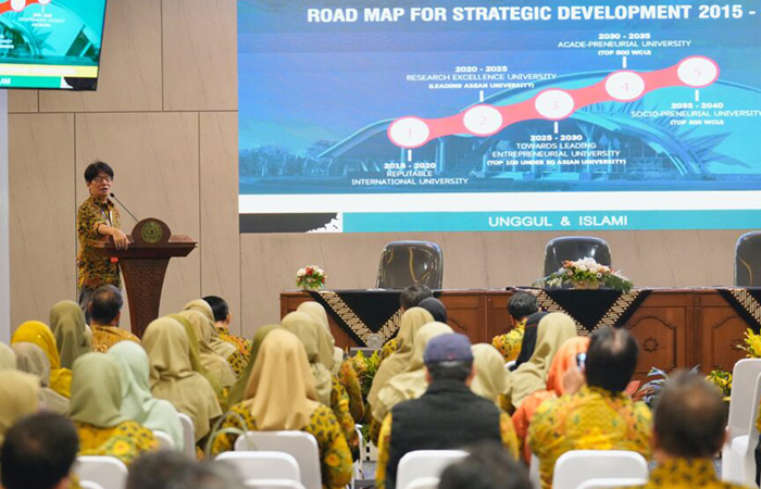 AGENDA RUTIN: Foto rapat tahunan yang dilakukan oleh jajaran civitas akademika UMY.