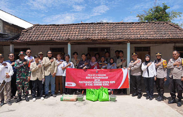 Gandeng Mahasiswa UGM, Polda DIY Bersama Polres Gunungkidul Salurkan Bantuan Korban Gempa Bumi.Dok. Polda DIY&nbsp;