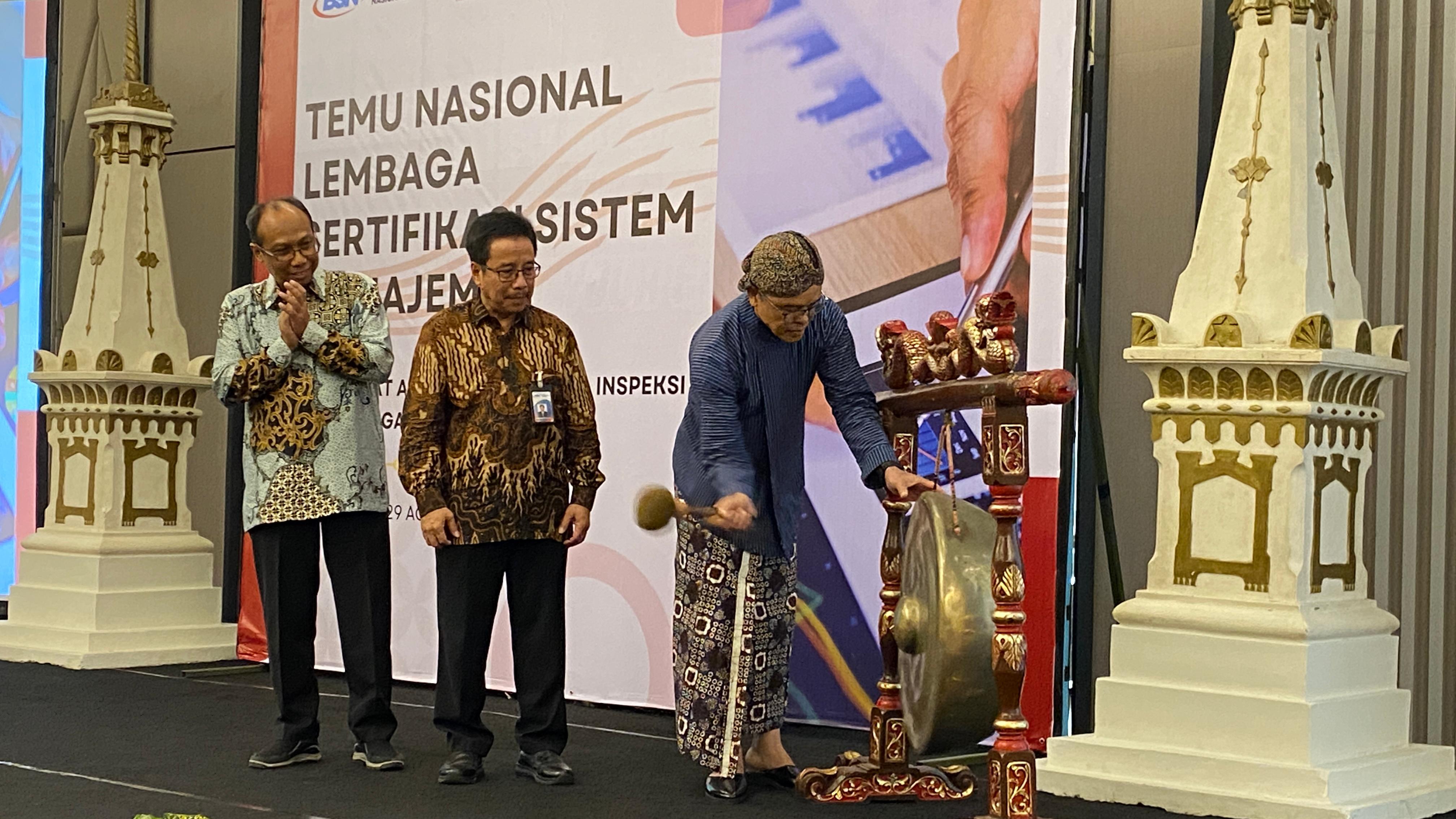 Sekretaris Provinsi Beny Suharsono saat membuka Temu Nasional Lembaga Sertifikasi di Hotel Sheraton Mustika Yogyakarta, Kamis (29/8/2024).  (agung dwi prakoso/radar jogja)
