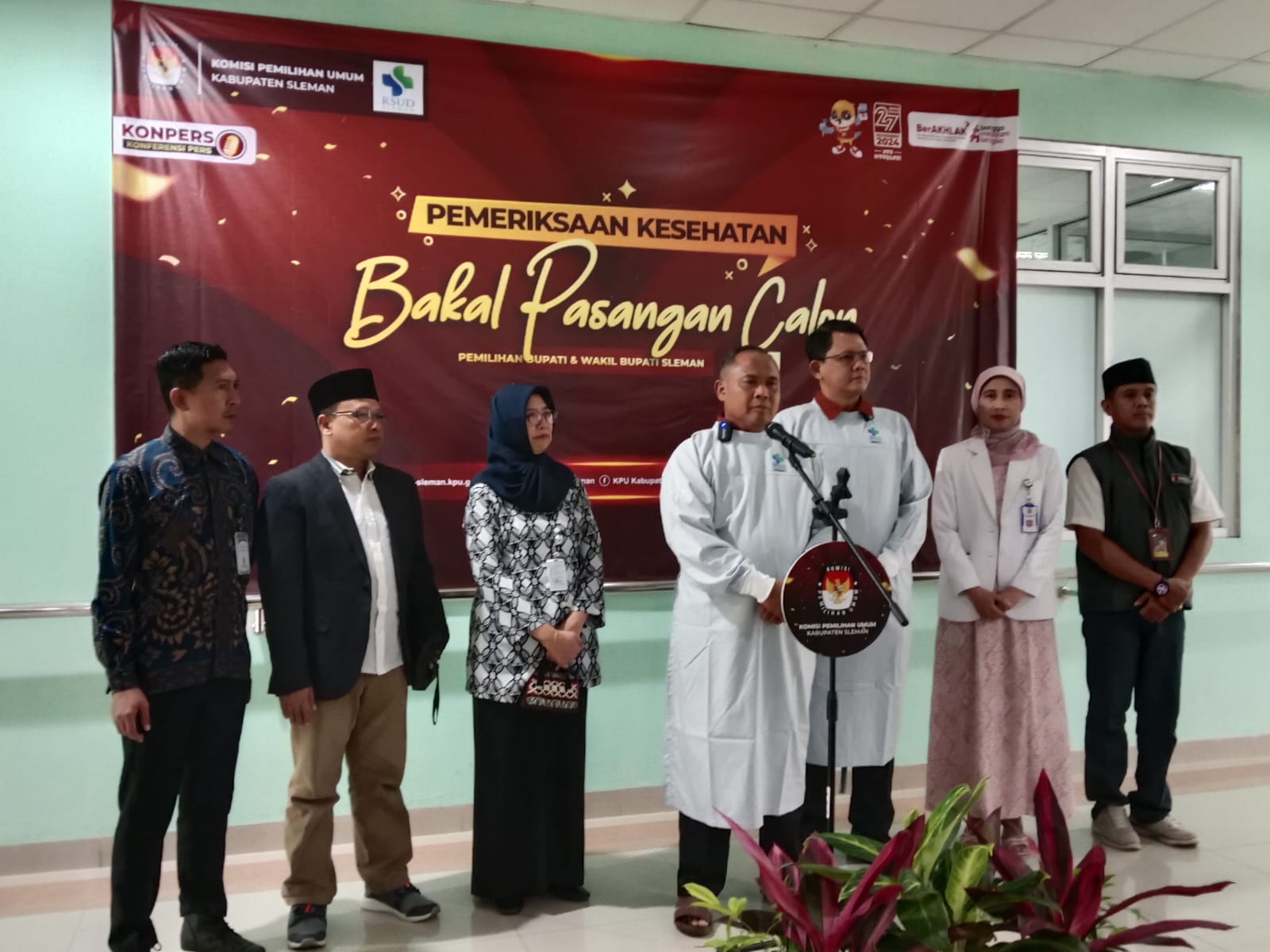 Pemberian penjelasan tengang cek kesehatan calon bupati dan wakil bupati sleman
