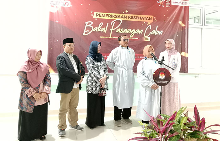 TES KESEHATAN: Konferensi pers pemeriksaan kesehatan calon bupati-wakil bupati Sleman di RSUD Sleman, kemarin (30/8).