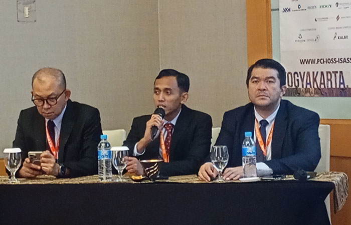 EDUKASI KESEHATAN: Jajaran Panitia ISASS AP 2024 dan PCI-IOSS saat menyampaikan keterangan tentang pertemuan dokter ahli bedah dari seluruh dunia di Hotel Tentrem.