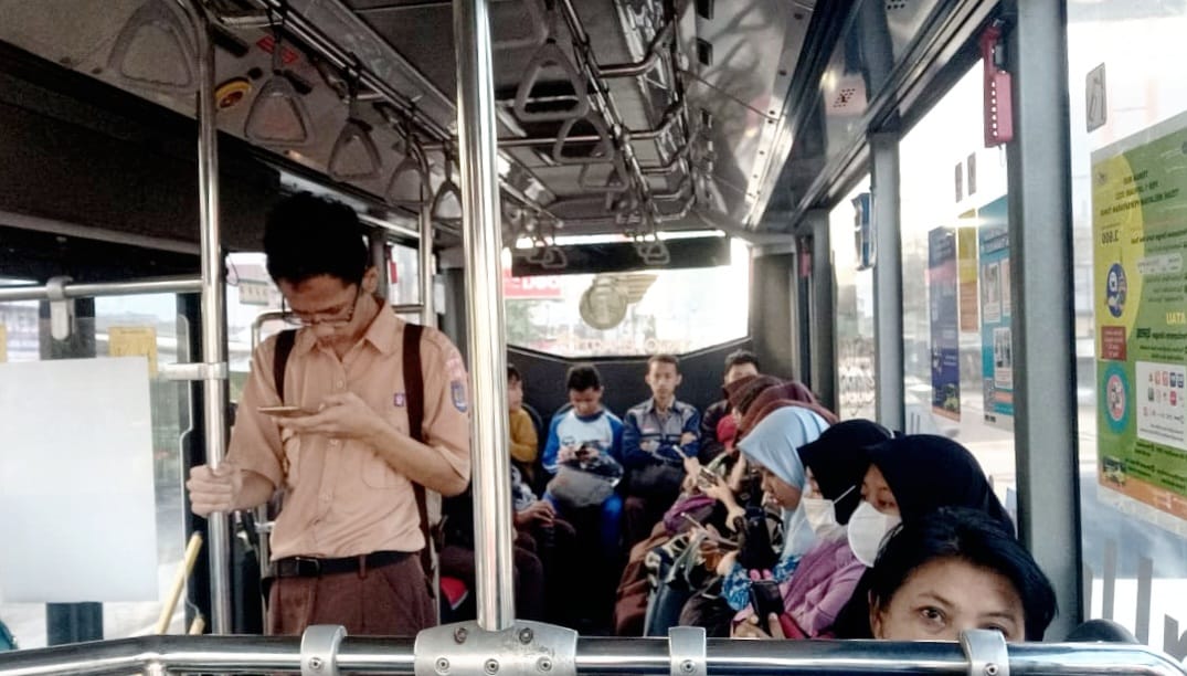 Suasana dalam Teman Bus Koridor 1 Ngaglik (Terminal Pakem-Terminal Condongcatur) pada Jumat pagi (30/8/2024).  (GUNAWAN/Radar Jogja)