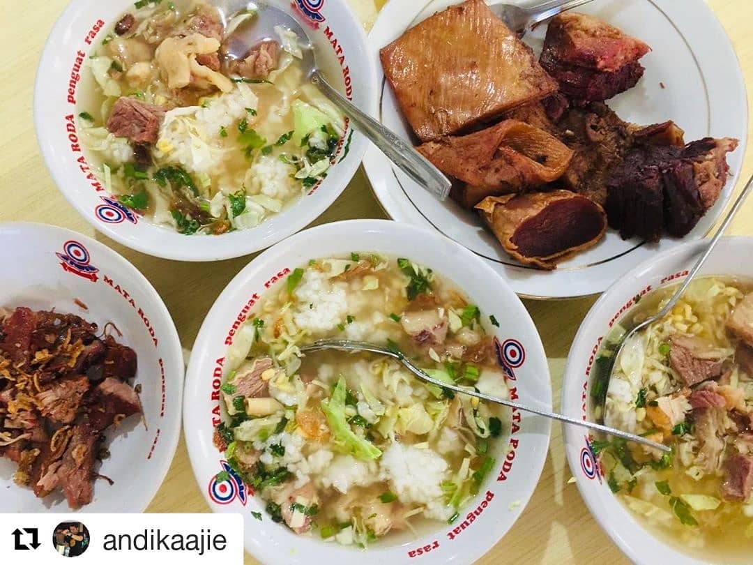 Soto Pak Sholeh kuliner Jogja legendaris.