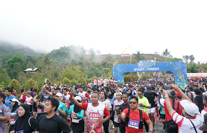 SEHAT DAN GEMBIRA: Ribuan pelari mengikuti Gunungkidul Heritage Run 2024 kawasan Gunung Api Purba Nglanggeran, Patuk, Gunungkidul, Sabtu (31/8).Andi May/Radar Jogja&nbsp;