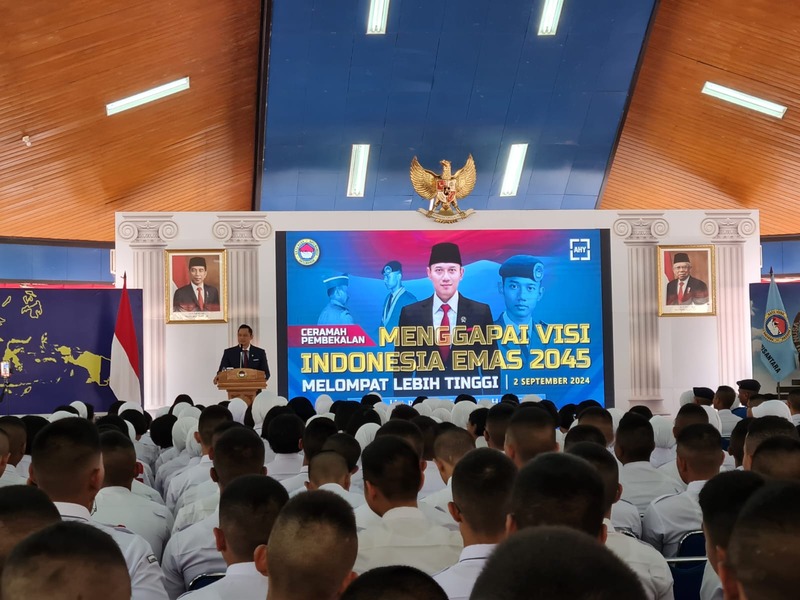 PAPARAN: Menteri ATR/BPN Agus Harimurti Yudhoyono memberikan ceramah pembekalan bertajuk