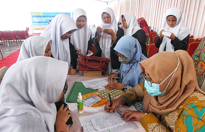 Dinas Kesehatan melakukan vaksinasi massal untuk Mencegah penyakit Japanese Encephalitis (JE).