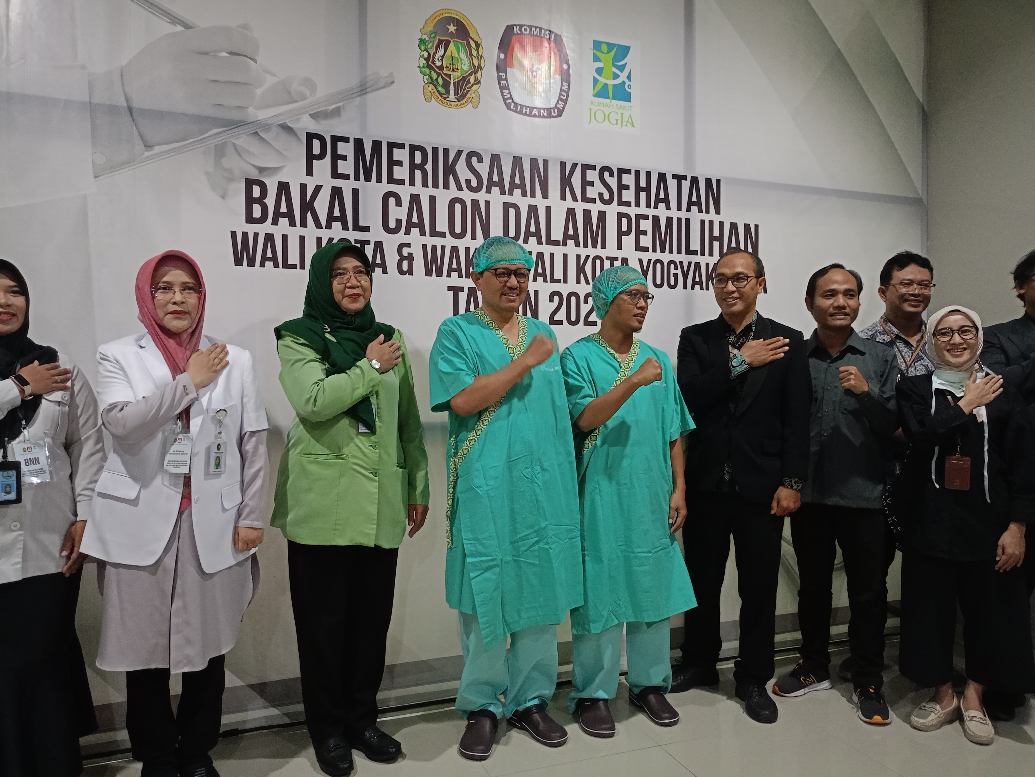 Pasangan calon Heroe-Pena saat melakukan pemeriksaan kesehatan di RSUD Kota Jogja pada Senin (2/9/2024). Keduanya merupakan paslon terakhir melakukan tes kesehatan.  (DOKUMENTASI KPU KOTA JOGJA)