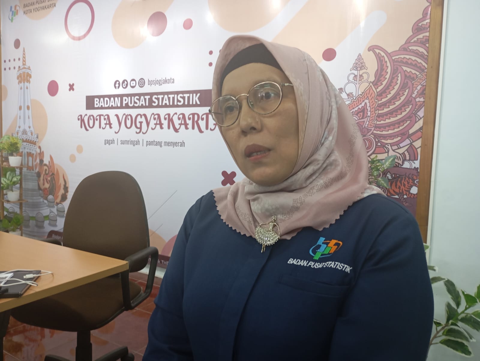Kepala Badan Pusat Statistik (BPS) Kota Jogja Mainil Asni saat ditemui, Senin (2/9).  (IWAN NURWANTO/radar jogja)