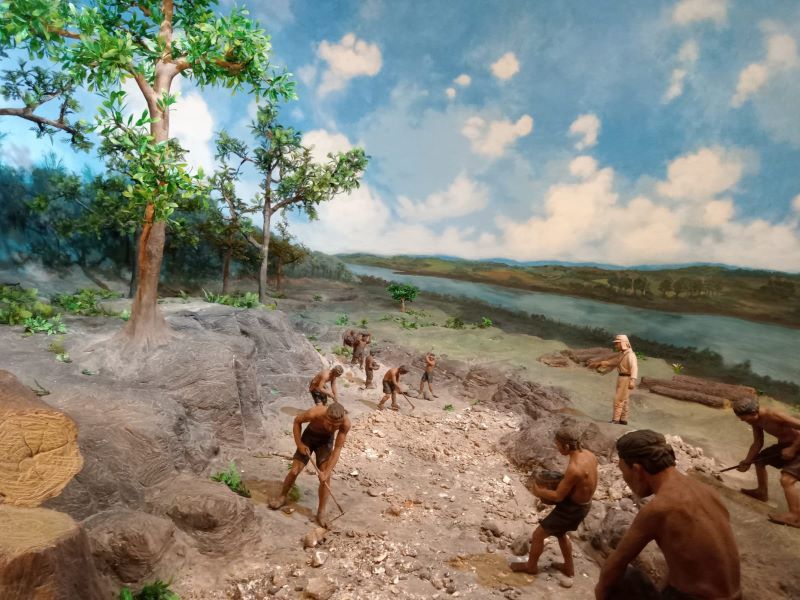 Ilustrasi diorama, romusha membuat selokan mataram pada masa pendudukan Jepang.