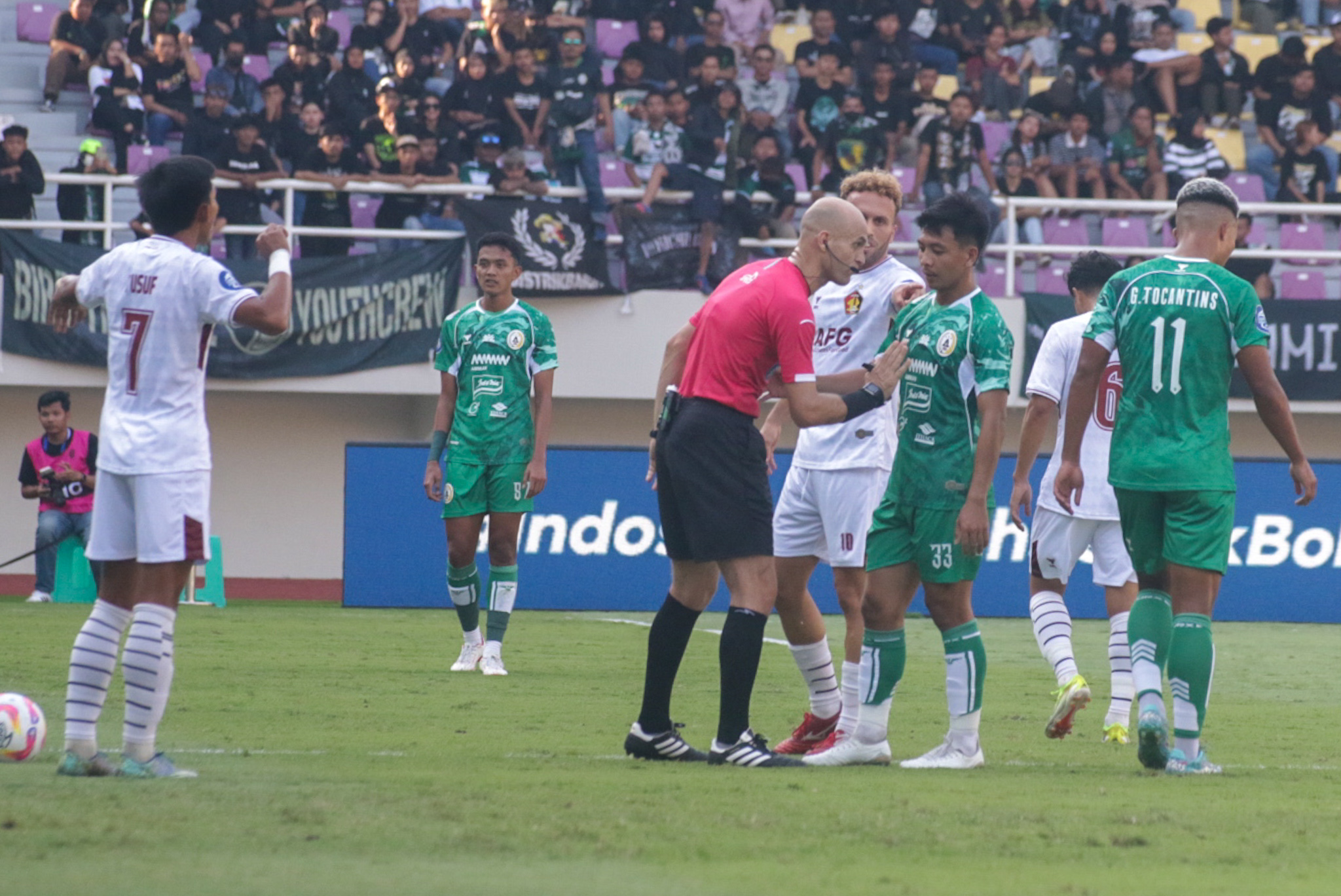 Pertandingan PSS Sleman saat menghadapi Persik Kediri di Stadion Manahan Solo (11/8/2024)