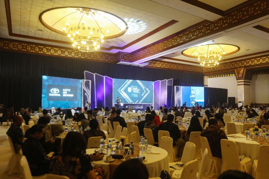 PRESTISIUS: Direktur Utama Leak Kustiyo saat membuka event Jawa Pos 7 Most Popular Brand of the Year 2024 mulai digelar di Balai Kartini, Jakarta, Selasa (3/9).