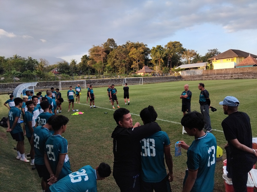 EVALUASI TERUS: Para pemain PSS Sleman usai latihan rutin di Lapangan Pakembinangun, Sleman, Rabu (5/9/2024).  &nbsp;