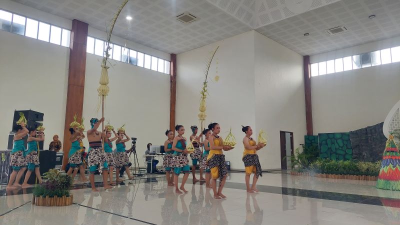 MEMUKAU: Pentas teatrikal sejarah keistimewaan yang ditampilkan Dinas Kebudayaan Kulon Progo di Taman Budaya Kulon Progo, Rabu (4/9/2024).