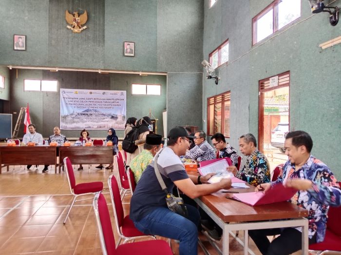 BERLANJUT: Proses pemberian ganti rugi tol Jogja-Bawen untuk warga di Kalurahan Margokaton, Seyegan Dan Kalurahan Banyurejo, Tempel Kamis (5/9/2024).