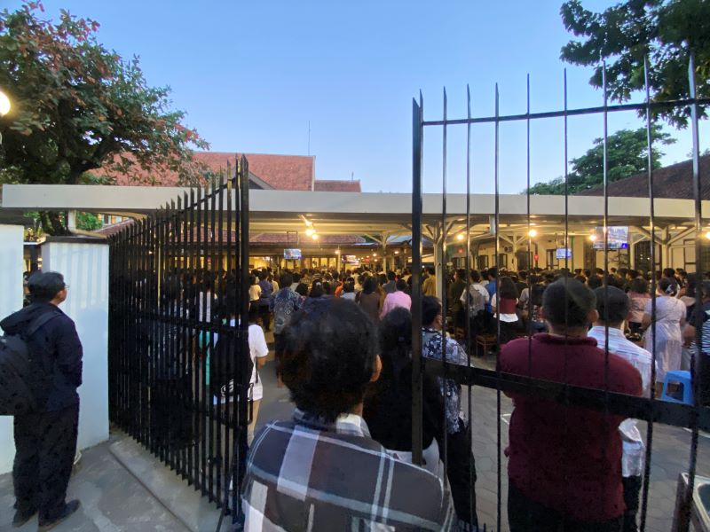 MELUBER: Suasana misa agung bersama Paus Fransiskus secara daring di Gereja Kotabaru Jogja.