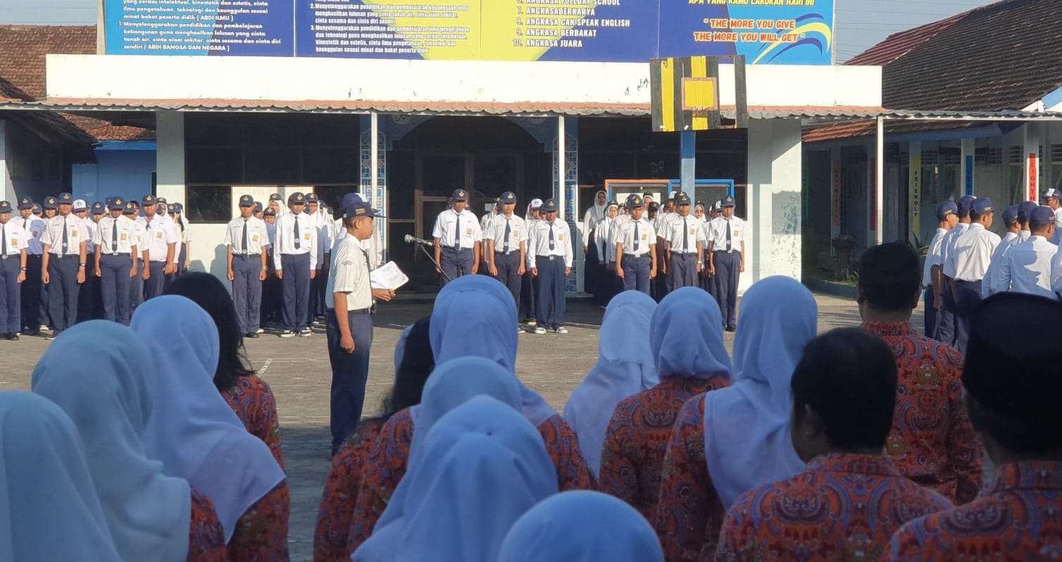 ILUSTRASI - Sejumlah siswa melakukan apel pagi sebelum dimulainya kegiatan belajar mengajar (KBM)  (GUNAWAN/Radar Jogja)