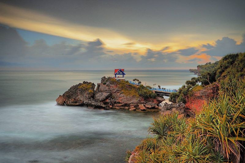 Pesona Pantai Kukup, Gunungkidul.