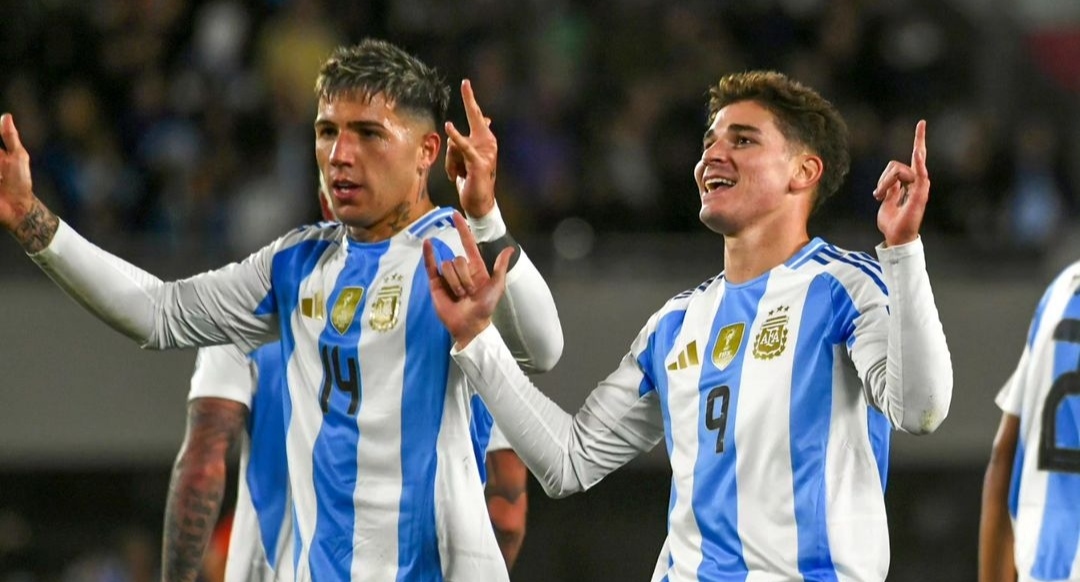 Selebrasi penggawa Argentina usai Julian Alvarez mencetak gol ke gawang Chile (afaseleccion)