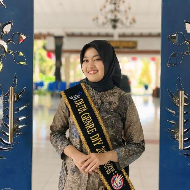 Mahasiswi UII Arina Binti Adhima