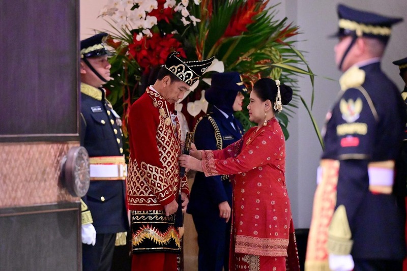 Presiden Jokowi saat upacara penurunan bendera di IKN, Agustus lalu.