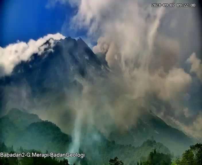 Erupsi Merapi pada Sabtu 7 September 2024 terekam di CCTV yang terpasang di Pos Pengamatan Gunung Merapi di Babadan Kabupaten Magelang.