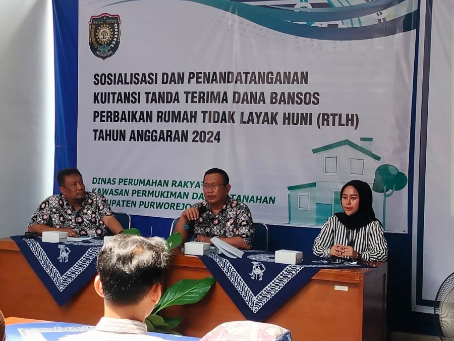Sosialisasi dan penandatanganan kuitansi tanda terima dana bansos perbaikannya RTLH 2024, beberapa waktu lalu.