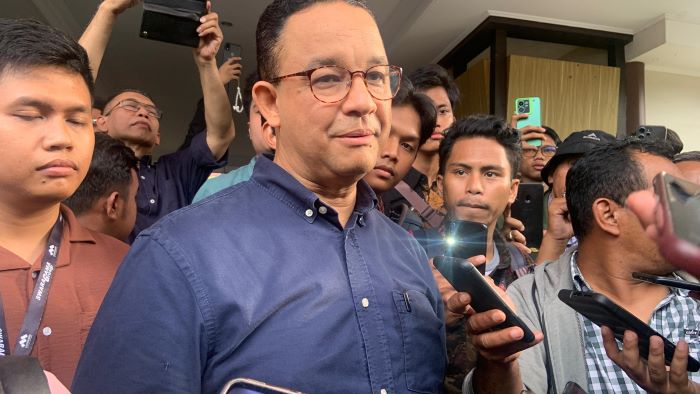 SAMBANGI KAMPUSNYA DULU: Anies Rasyid Baswedan usai berdiskusi dengan mahasiswa bertajuk Demokrasi dalam Genggaman: Kepemimpinan Anak Muda di Era Digital, di Pendapa Wisma Kagama UGM Senin (9/92024)