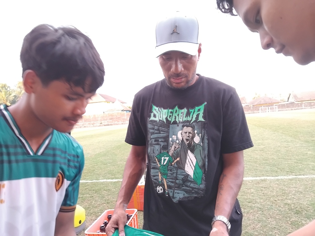 Manajer Tim PSS Sleman Leonard Tupamahu.