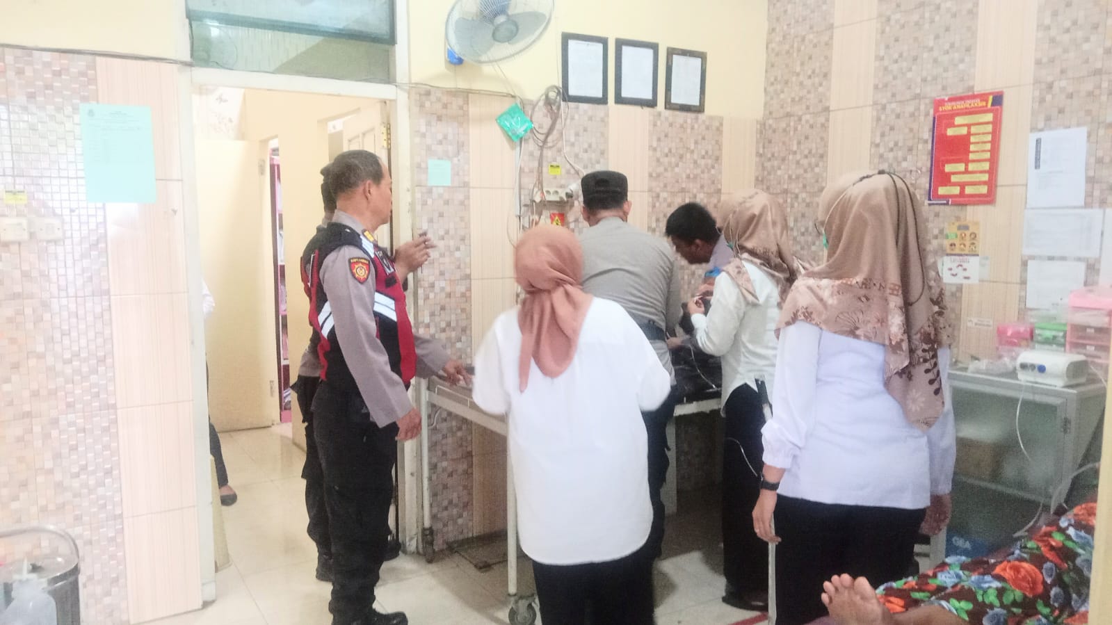 &nbsp;  PERAWATAN: Korban menerima perawatan di RSUD Wates.