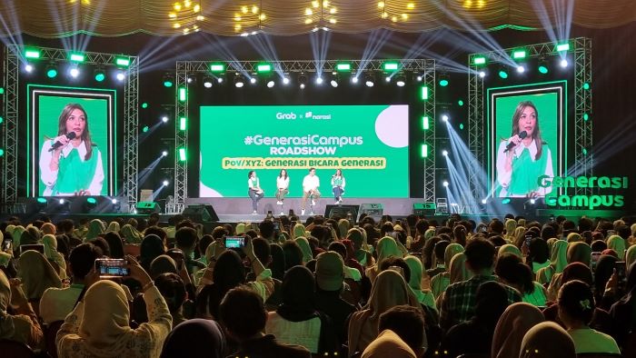 ANTUSIAS: Ribuan audiens mengikuti generasi campus roadshow dengan pemateri Najwa Shihab, Nicholas Saputra, dan Dee Lestari di Grha Sabha Pramana UGM, Selasa (10/9/2024