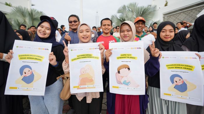 BENTUK KEPEDULIAN: Aksi kampanye yang dilakukan civitas akademika UMY dalam rangka peringatan Hari Pencegahan Bunuh Diri Sedunia Selasa (10/9/2024).