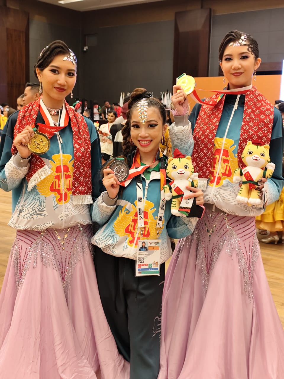 Tim dance sport DIJ menyumbangkan satu medali emas dan satu medali perak untuk kontingen DIJ di ajang Pekan Olahraga Nasional (PON) XXI Aceh-Sumut 2024 saat tampil di Hotel Syantika Dyandra.