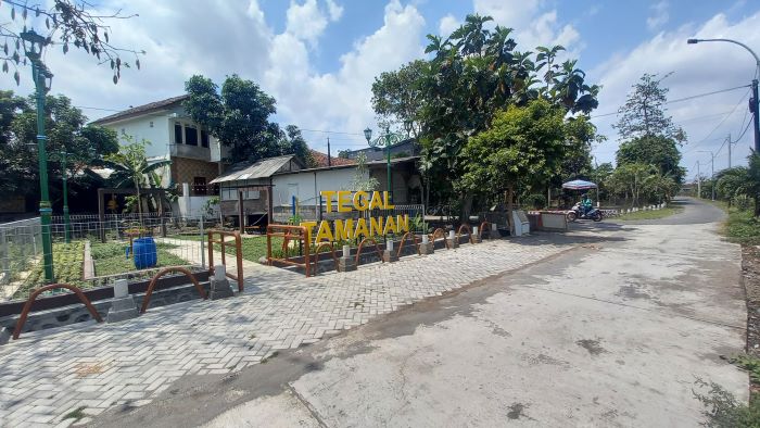 SALAH SATU: Ruang terbuka hijau (RTH) Tamanan yang selesai dibangun DLH Bantul. Namun kondisinya sepi dan tidak dimanfaatkan oleh masyarakat setempat Rabu (11/9/2024).