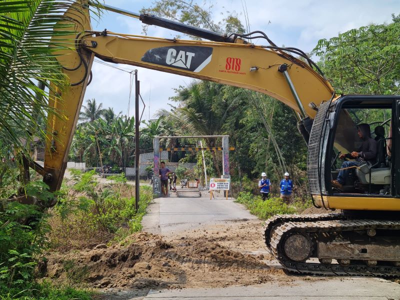 HENDAK DIBONGKAR: Jembatan&nbsp;yang menjadi akses jalan alternatif di Dusun Gunungsari, Salam dengan Dusun Ngadisalam, Muntilan akan dibangun lebih layak.