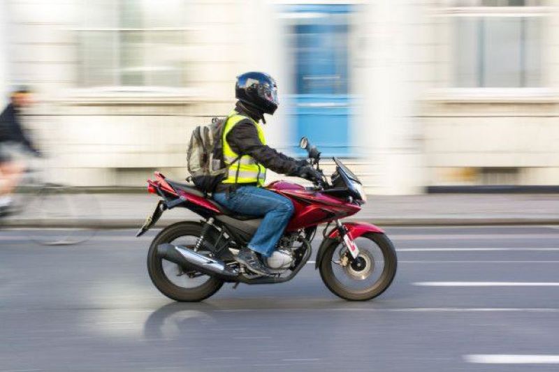 Pentingnya menggunakan jaket saat berkendara.
