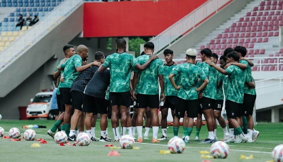 KOMPAK; Penggawa PSS Sleman saat jalani latihan di Stadion Manahan, Solo (pss sleman)