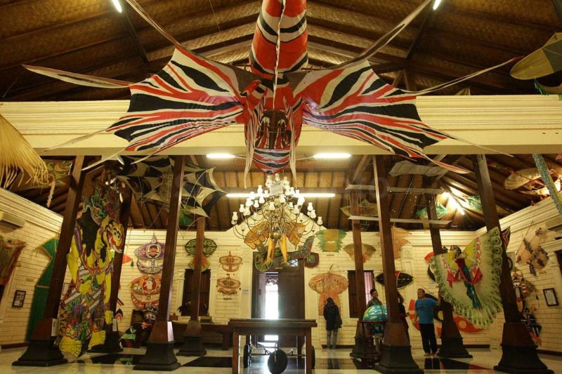Banyak hal menarik di Museum Layang-layang.