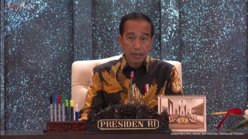 Presiden Joko Widodo memimpin sidang kabinet di IKN.