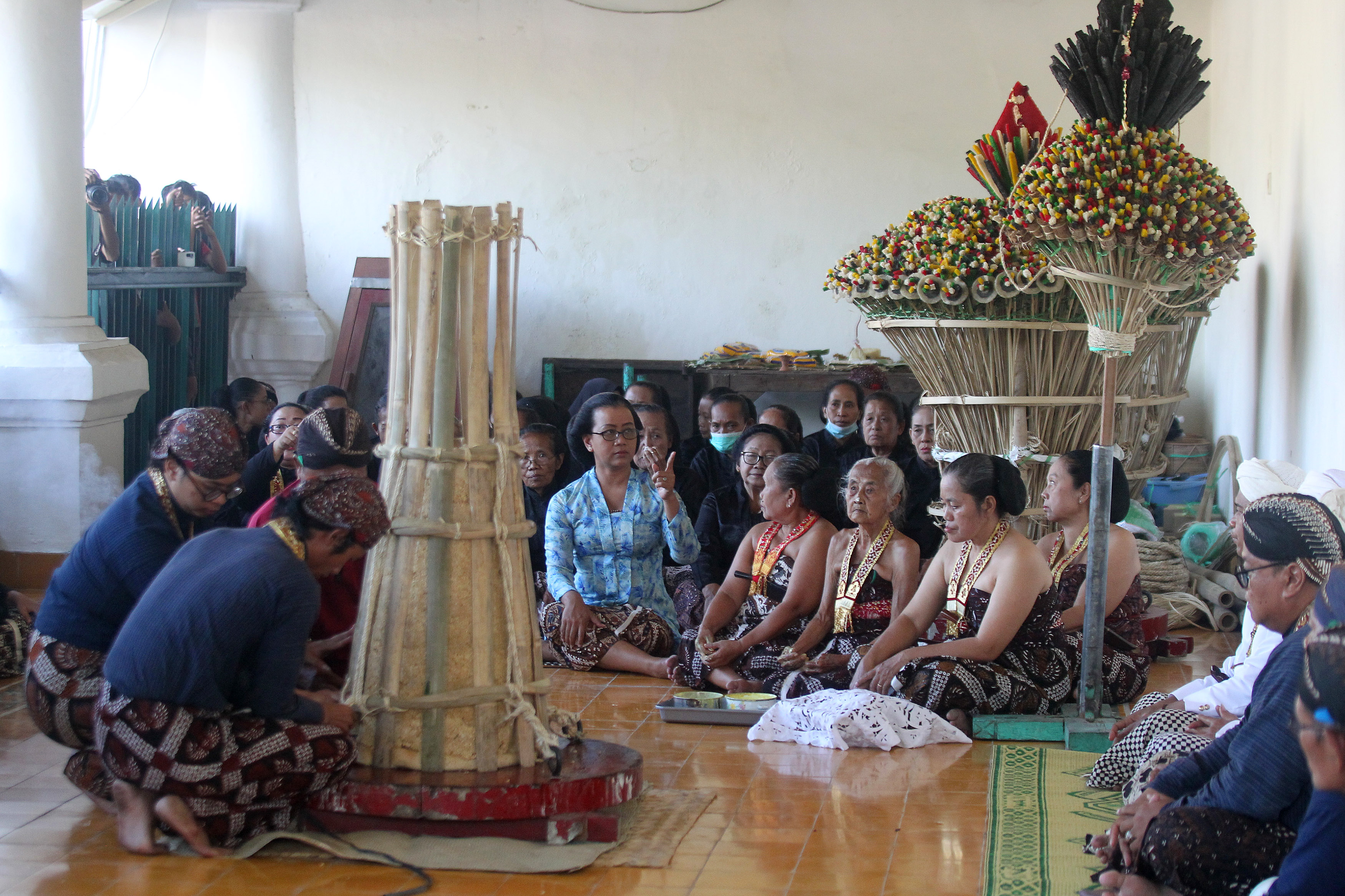 GKR Mangkubumi memberikan sinyal dimulainya numplak wajik