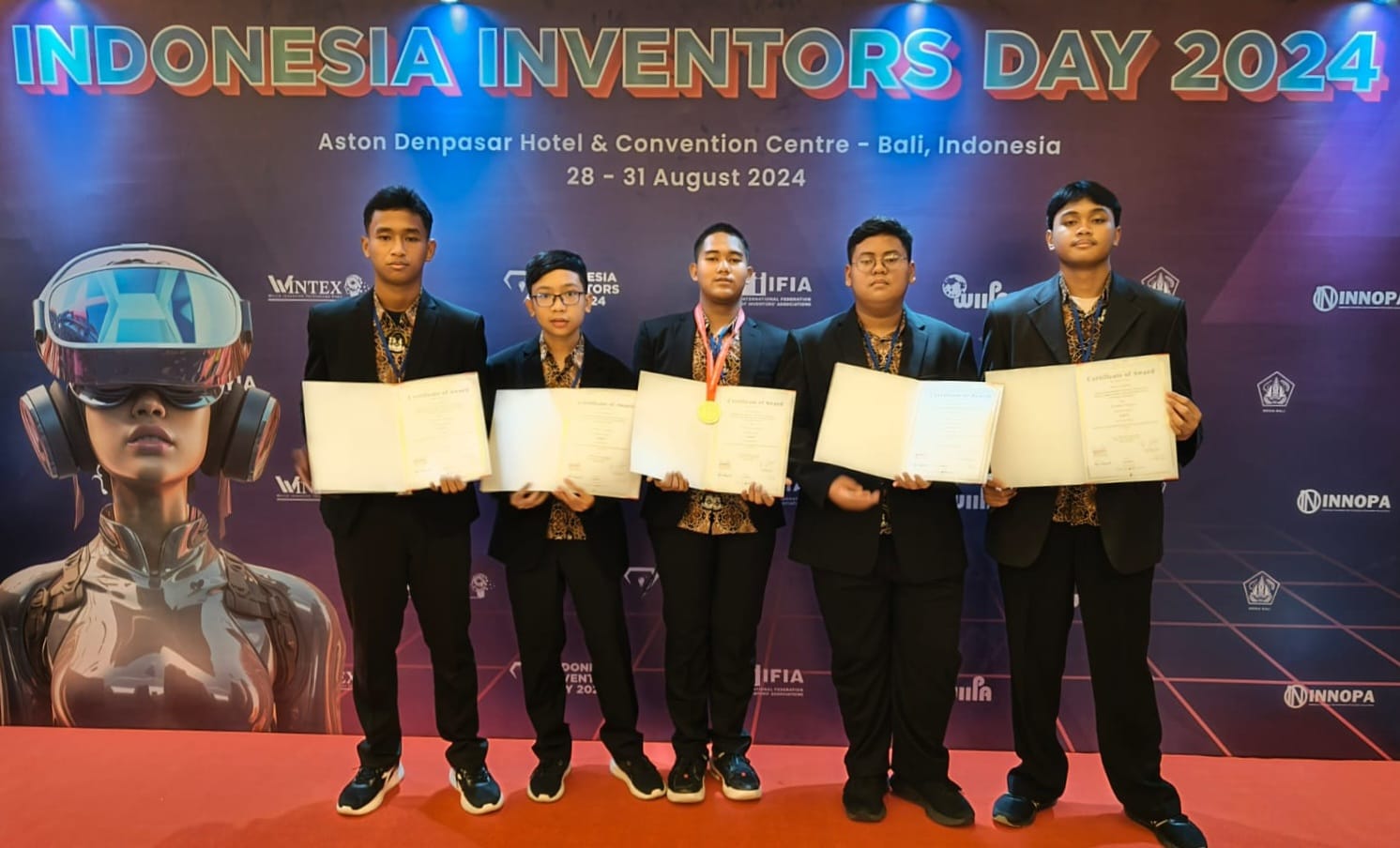 SELAMAT - Tim Kelompok Ilmiah Remaja (KIR) Pawitikra SMPN 5 Jogja berhasil meraih medali emas di ajang INNOPA Indonesia Inventors Day 2024  (Doc SMPN 5 Jogja untuk Radar Jogja)