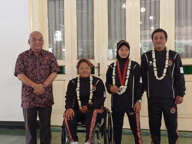 Kedua atlet Paralympic berdama Pelatih mendapatkan sambutan Wakil Gubernur DIY Paku Alam X pasca bertanding di Paralimpiade Paris 2024.